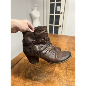Bare Traps Women’s 7 Roma Brown Faux Suede Side Zip Ankle Boots Slouch Straps